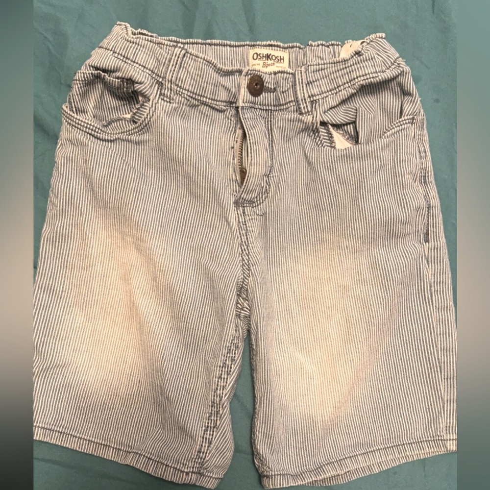 OSH KOSH SHORTS. NAVY/WHITE PIN STRIPE